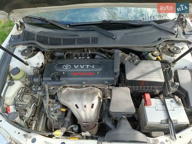 Белый Тойота Камри, объемом двигателя 2.4 л и пробегом 270 тыс. км за 10500 $, фото 10 на Automoto.ua