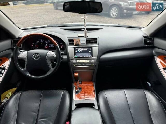 Белый Тойота Камри, объемом двигателя 3.46 л и пробегом 281 тыс. км за 12990 $, фото 23 на Automoto.ua