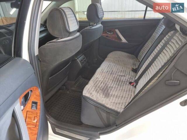 Белый Тойота Камри, объемом двигателя 2.36 л и пробегом 205 тыс. км за 8700 $, фото 3 на Automoto.ua