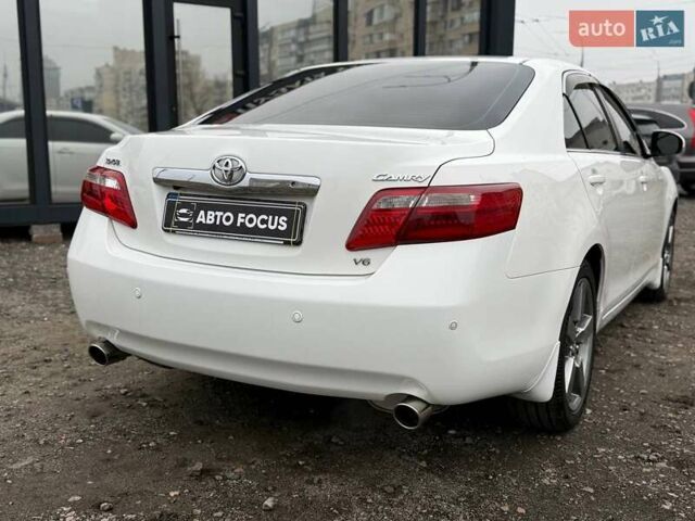 Белый Тойота Камри, объемом двигателя 3.46 л и пробегом 281 тыс. км за 12990 $, фото 7 на Automoto.ua