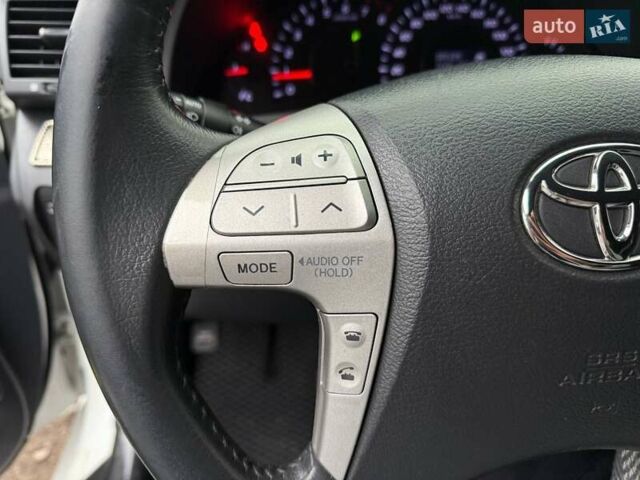 Белый Тойота Камри, объемом двигателя 3.46 л и пробегом 281 тыс. км за 12990 $, фото 16 на Automoto.ua