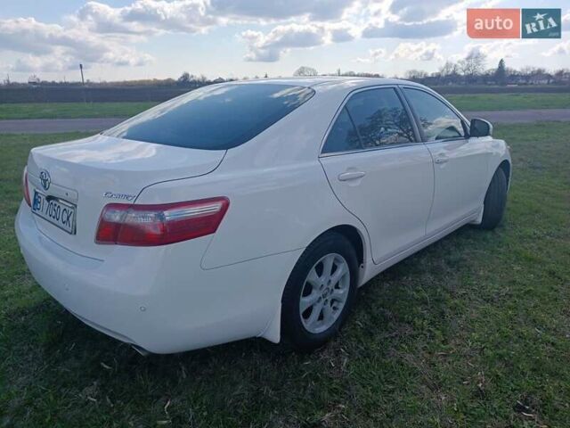 Белый Тойота Камри, объемом двигателя 2.4 л и пробегом 270 тыс. км за 10500 $, фото 5 на Automoto.ua