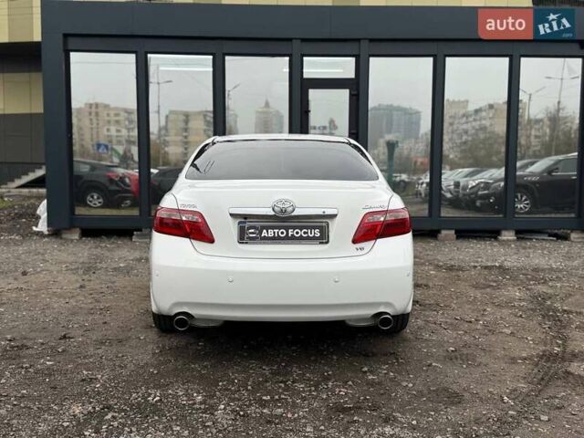 Белый Тойота Камри, объемом двигателя 3.46 л и пробегом 281 тыс. км за 12990 $, фото 4 на Automoto.ua