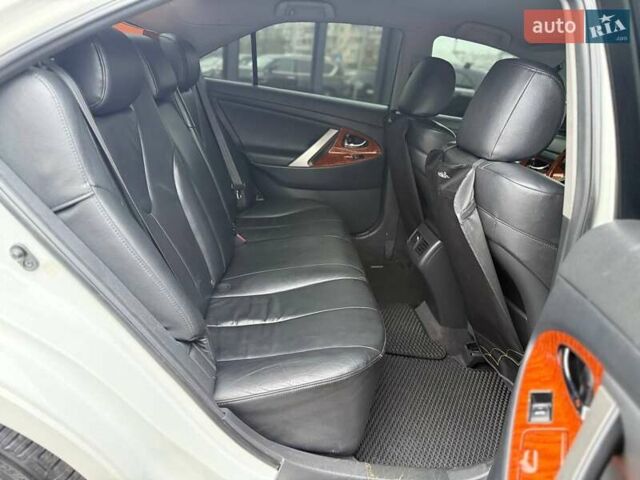 Белый Тойота Камри, объемом двигателя 3.46 л и пробегом 281 тыс. км за 12990 $, фото 10 на Automoto.ua