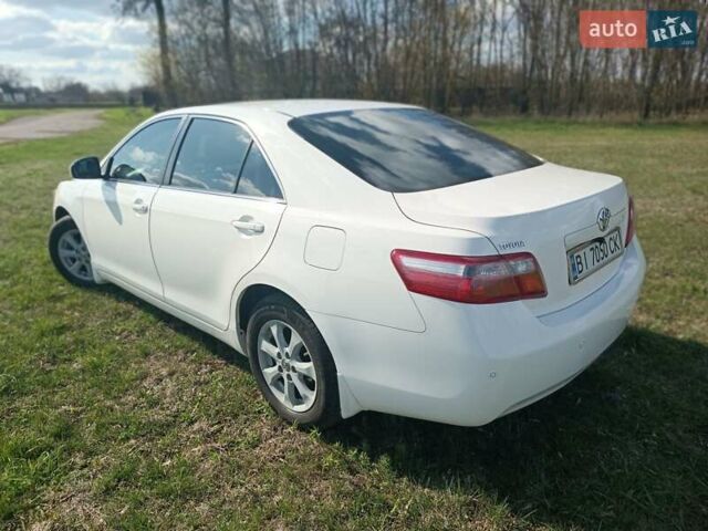 Белый Тойота Камри, объемом двигателя 2.4 л и пробегом 270 тыс. км за 10500 $, фото 6 на Automoto.ua