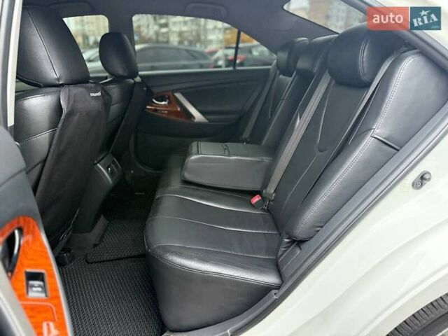 Белый Тойота Камри, объемом двигателя 3.46 л и пробегом 281 тыс. км за 12990 $, фото 9 на Automoto.ua