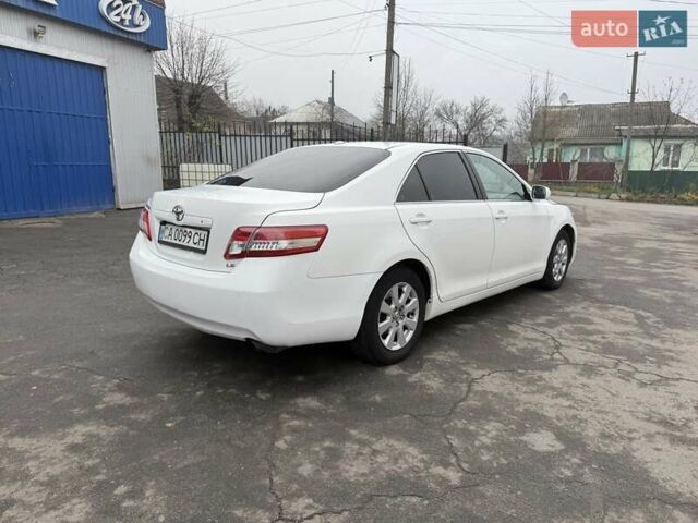 Белый Тойота Камри, объемом двигателя 2.49 л и пробегом 280 тыс. км за 7300 $, фото 2 на Automoto.ua