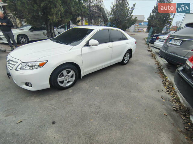 Белый Тойота Камри, объемом двигателя 2.4 л и пробегом 197 тыс. км за 9900 $, фото 4 на Automoto.ua