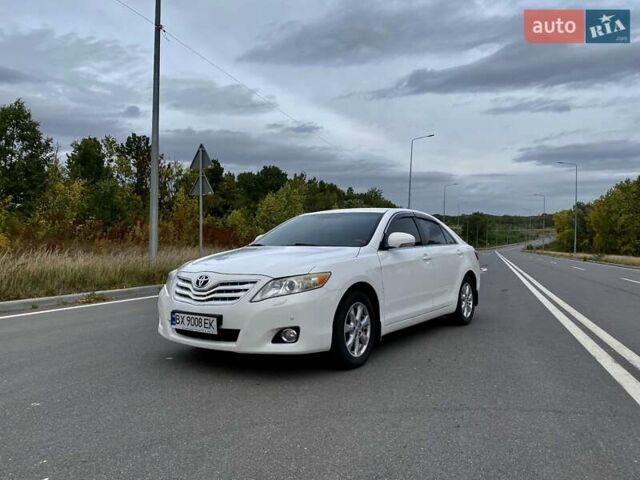 Белый Тойота Камри, объемом двигателя 2.4 л и пробегом 227 тыс. км за 10350 $, фото 15 на Automoto.ua