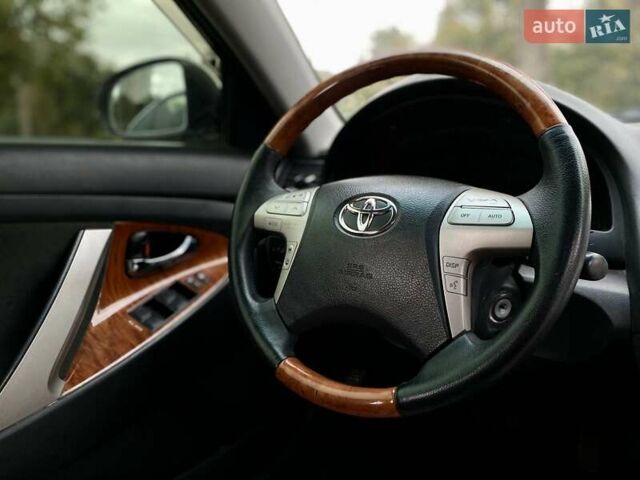 Белый Тойота Камри, объемом двигателя 2.4 л и пробегом 227 тыс. км за 10350 $, фото 12 на Automoto.ua