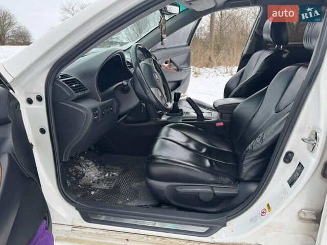 Белый Тойота Камри, объемом двигателя 2.5 л и пробегом 395 тыс. км за 9200 $, фото 13 на Automoto.ua