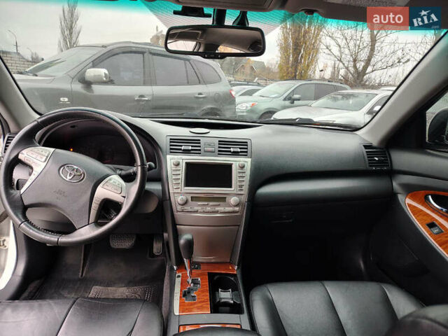 Белый Тойота Камри, объемом двигателя 2.4 л и пробегом 197 тыс. км за 9900 $, фото 7 на Automoto.ua