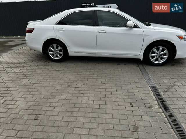 Белый Тойота Камри, объемом двигателя 2.4 л и пробегом 292 тыс. км за 8300 $, фото 3 на Automoto.ua