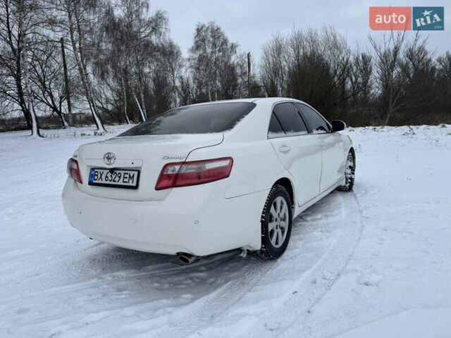 Белый Тойота Камри, объемом двигателя 2.5 л и пробегом 395 тыс. км за 9200 $, фото 3 на Automoto.ua