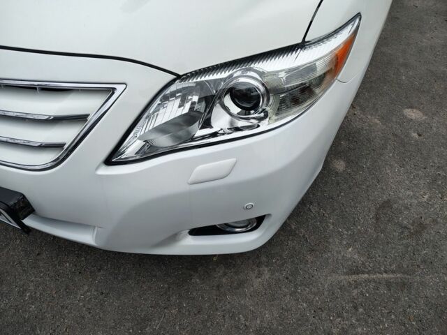 Білий Тойота Камрі, об'ємом двигуна 2.4 л та пробігом 197 тис. км за 9800 $, фото 2 на Automoto.ua