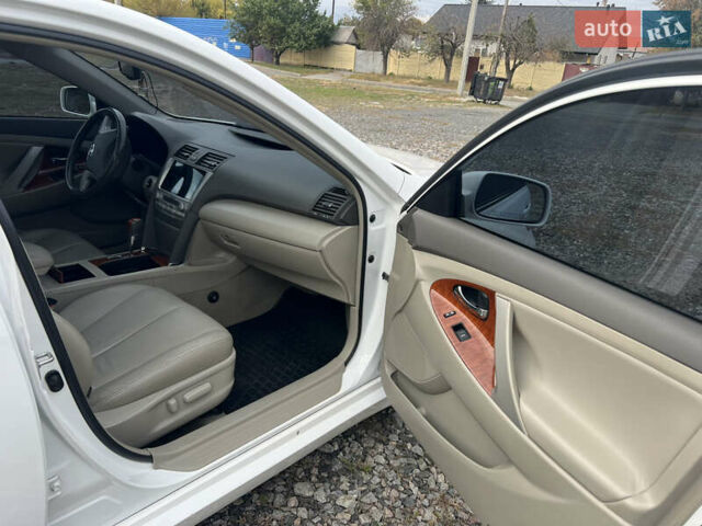 Білий Тойота Камрі, об'ємом двигуна 3.46 л та пробігом 149 тис. км за 11500 $, фото 12 на Automoto.ua