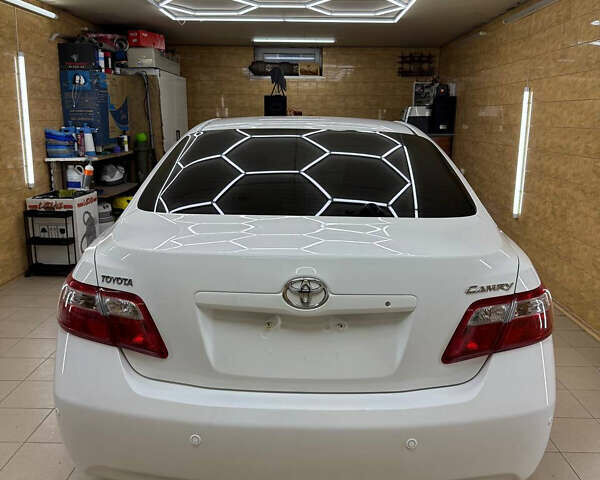 Белый Тойота Камри, объемом двигателя 2.4 л и пробегом 42 тыс. км за 13500 $, фото 4 на Automoto.ua