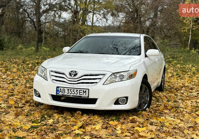 Тойота Камри 2011 в Виннице на Automoto.ua Белый Тойота Камри, объемом двигателя 2.5 л и пробегом 230 тыс. км за 10250 $, фото 12 на Automoto.ua