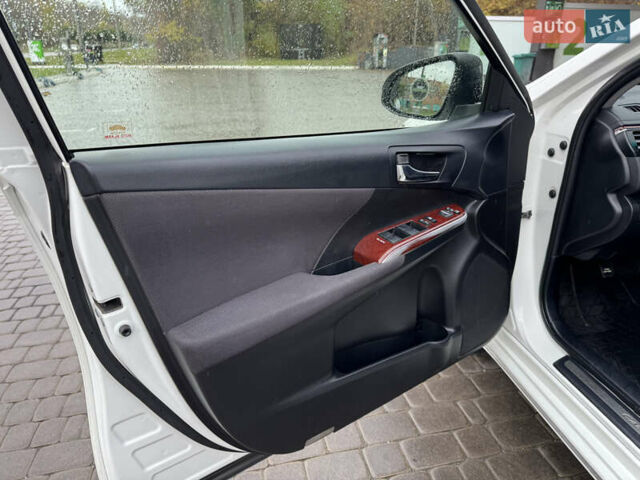 Белый Тойота Камри, объемом двигателя 2.5 л и пробегом 152 тыс. км за 12700 $, фото 18 на Automoto.ua