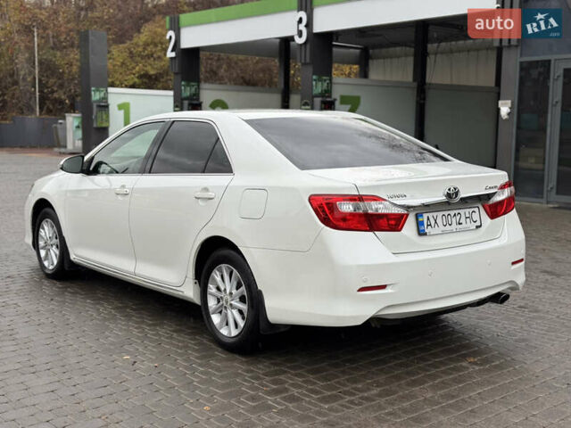 Белый Тойота Камри, объемом двигателя 2.5 л и пробегом 152 тыс. км за 12700 $, фото 5 на Automoto.ua