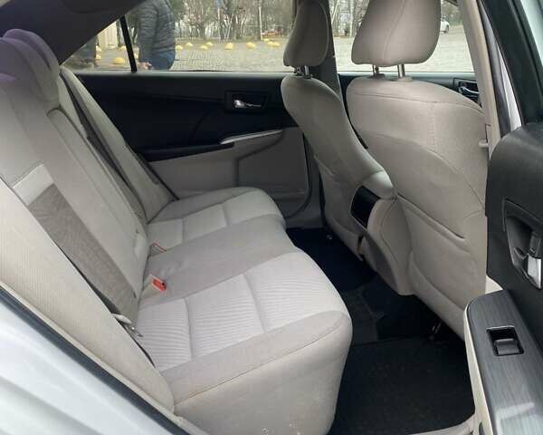 Белый Тойота Камри, объемом двигателя 2.49 л и пробегом 135 тыс. км за 9300 $, фото 13 на Automoto.ua