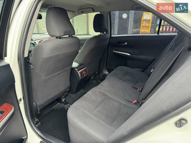 Белый Тойота Камри, объемом двигателя 2.5 л и пробегом 152 тыс. км за 12700 $, фото 19 на Automoto.ua