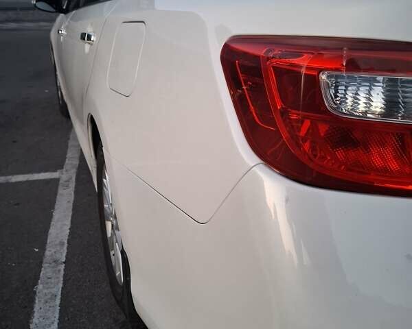 Белый Тойота Камри, объемом двигателя 2.5 л и пробегом 243 тыс. км за 13500 $, фото 39 на Automoto.ua