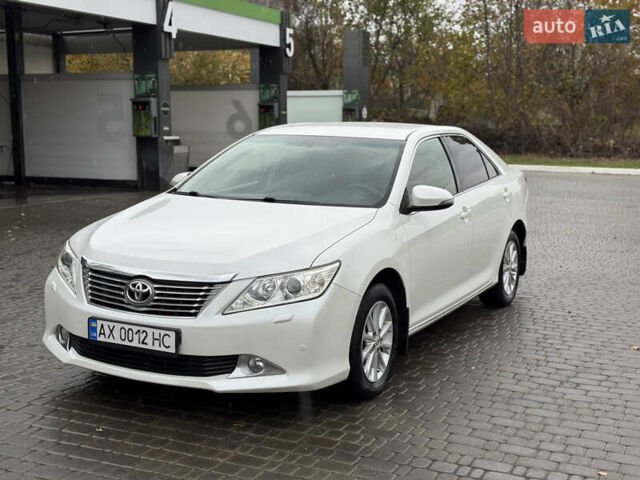 Белый Тойота Камри, объемом двигателя 2.5 л и пробегом 152 тыс. км за 12700 $, фото 12 на Automoto.ua