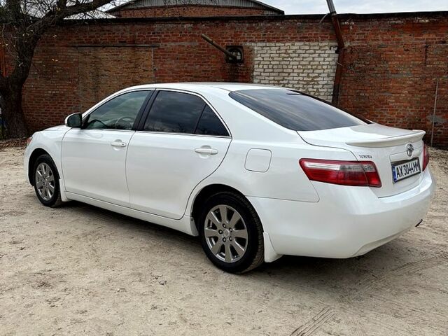 Белый Тойота Камри, объемом двигателя 2.4 л и пробегом 220 тыс. км за 7800 $, фото 6 на Automoto.ua