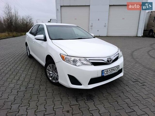 Белый Тойота Камри, объемом двигателя 2.49 л и пробегом 174 тыс. км за 9700 $, фото 1 на Automoto.ua