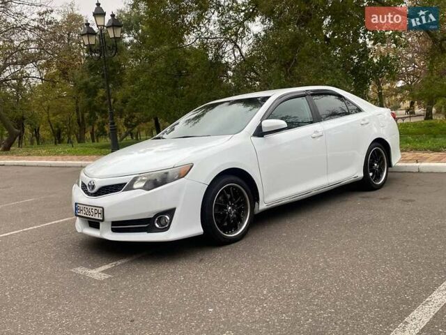 Белый Тойота Камри, объемом двигателя 2.49 л и пробегом 135 тыс. км за 9300 $, фото 2 на Automoto.ua