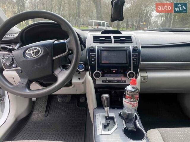 Белый Тойота Камри, объемом двигателя 2.49 л и пробегом 135 тыс. км за 9300 $, фото 8 на Automoto.ua