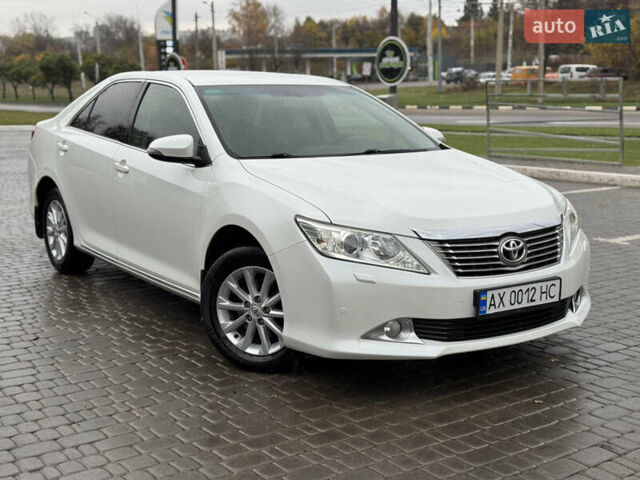 Белый Тойота Камри, объемом двигателя 2.5 л и пробегом 152 тыс. км за 12700 $, фото 14 на Automoto.ua