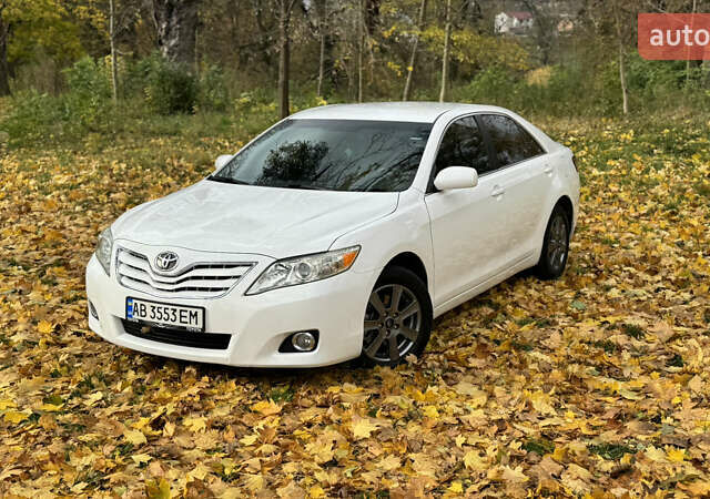 Тойота Камри 2011 в Виннице на Automoto.ua Белый Тойота Камри, объемом двигателя 2.5 л и пробегом 230 тыс. км за 10250 $, фото 7 на Automoto.ua