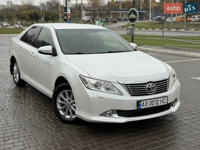 Белый Тойота Камри, объемом двигателя 2.5 л и пробегом 152 тыс. км за 12700 $, фото 15 на Automoto.ua