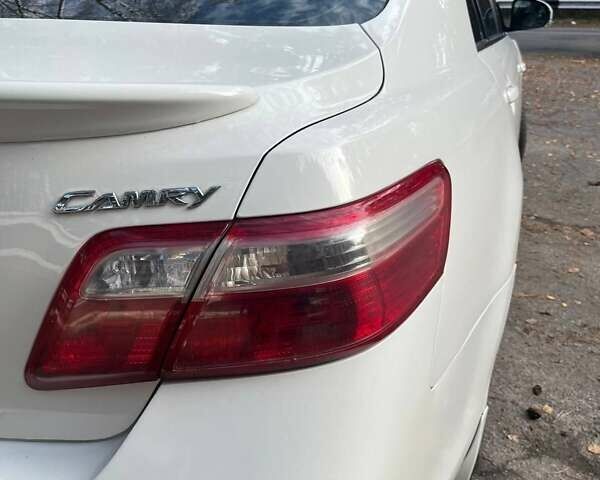 Белый Тойота Камри, объемом двигателя 2.36 л и пробегом 263 тыс. км за 10000 $, фото 12 на Automoto.ua