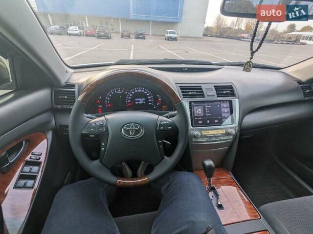 Белый Тойота Камри, объемом двигателя 2.4 л и пробегом 200 тыс. км за 11000 $, фото 13 на Automoto.ua