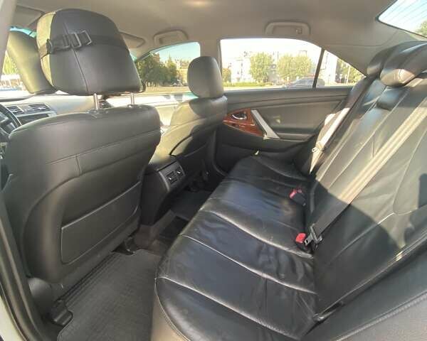 Белый Тойота Камри, объемом двигателя 2.36 л и пробегом 210 тыс. км за 12100 $, фото 10 на Automoto.ua