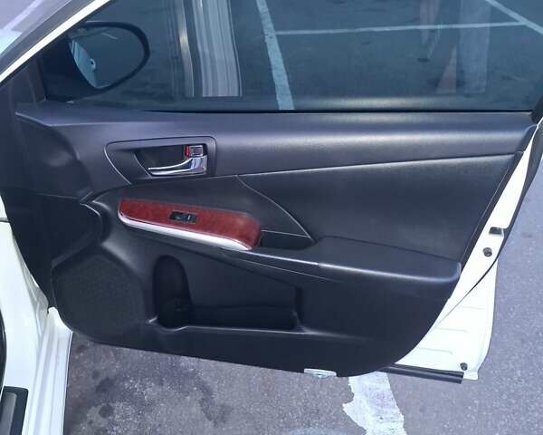 Белый Тойота Камри, объемом двигателя 2.5 л и пробегом 243 тыс. км за 13500 $, фото 7 на Automoto.ua