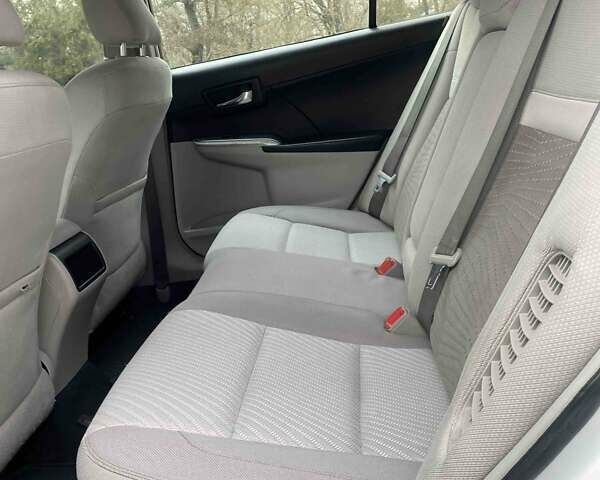 Белый Тойота Камри, объемом двигателя 2.49 л и пробегом 135 тыс. км за 9300 $, фото 12 на Automoto.ua