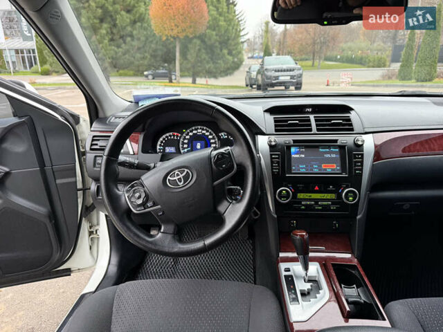 Белый Тойота Камри, объемом двигателя 2.49 л и пробегом 218 тыс. км за 12300 $, фото 6 на Automoto.ua
