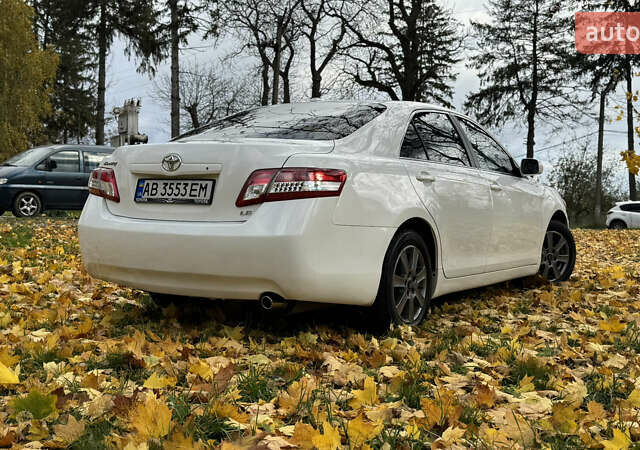 Тойота Камри 2011 в Виннице на Automoto.ua Белый Тойота Камри, объемом двигателя 2.5 л и пробегом 230 тыс. км за 10250 $, фото 10 на Automoto.ua