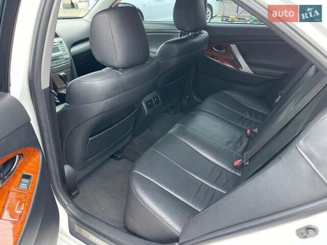 Белый Тойота Камри, объемом двигателя 2.36 л и пробегом 83 тыс. км за 13850 $, фото 11 на Automoto.ua