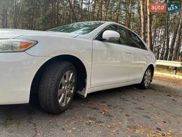 Белый Тойота Камри, объемом двигателя 2.36 л и пробегом 263 тыс. км за 10000 $, фото 5 на Automoto.ua