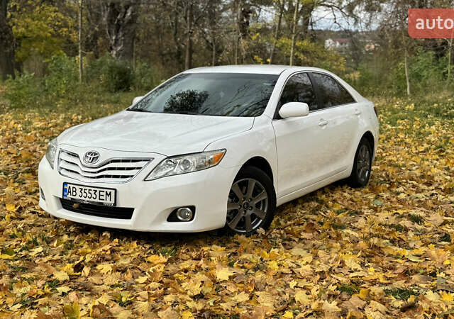 Тойота Камри 2011 в Виннице на Automoto.ua Белый Тойота Камри, объемом двигателя 2.5 л и пробегом 230 тыс. км за 10250 $, фото 6 на Automoto.ua