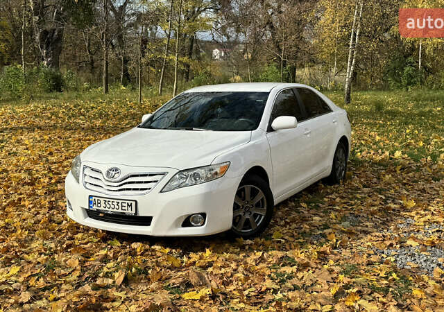 Тойота Камри 2011 в Виннице на Automoto.ua Белый Тойота Камри, объемом двигателя 2.5 л и пробегом 230 тыс. км за 10250 $, фото 25 на Automoto.ua