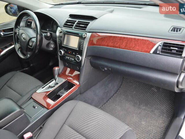 Белый Тойота Камри, объемом двигателя 2.5 л и пробегом 242 тыс. км за 13700 $, фото 15 на Automoto.ua