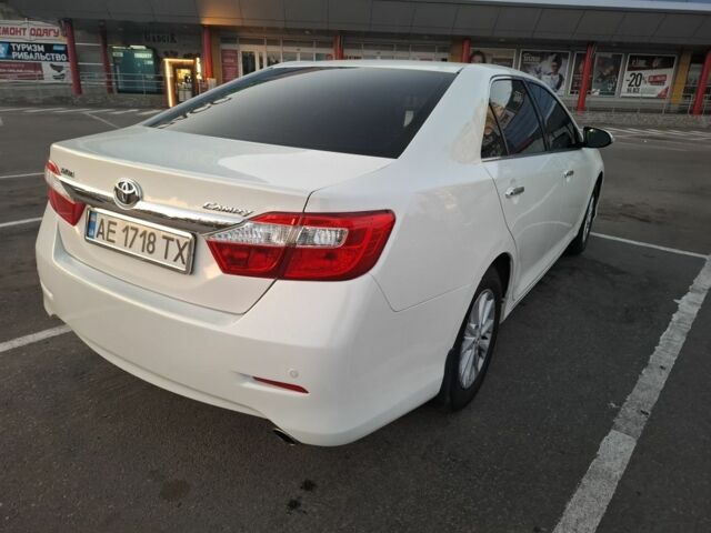 Тойота Камри 2011 в Купянске на Automoto.ua Белый Тойота Камри, объемом двигателя 2.5 л и пробегом 255 тыс. км за 12000 $, фото 3 на Automoto.ua