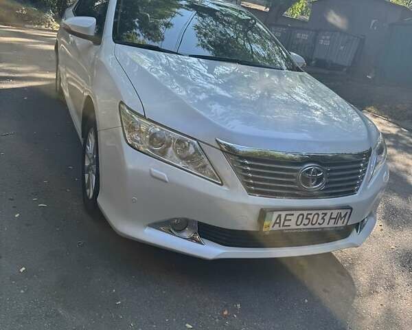 Белый Тойота Камри, объемом двигателя 2.5 л и пробегом 117 тыс. км за 15499 $, фото 3 на Automoto.ua
