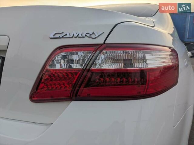 Белый Тойота Камри, объемом двигателя 2.4 л и пробегом 200 тыс. км за 11000 $, фото 15 на Automoto.ua